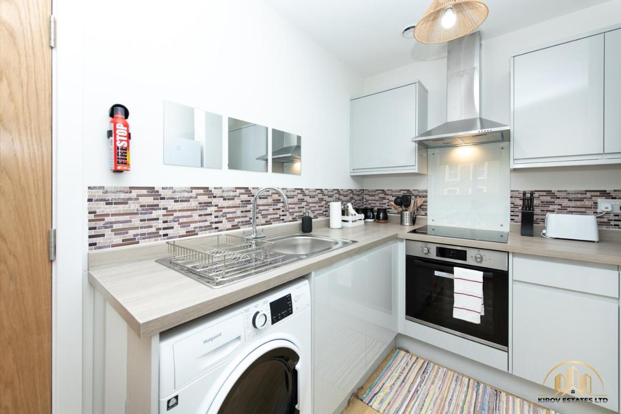 Hephaestus - The Craftsman Of Town Apartment